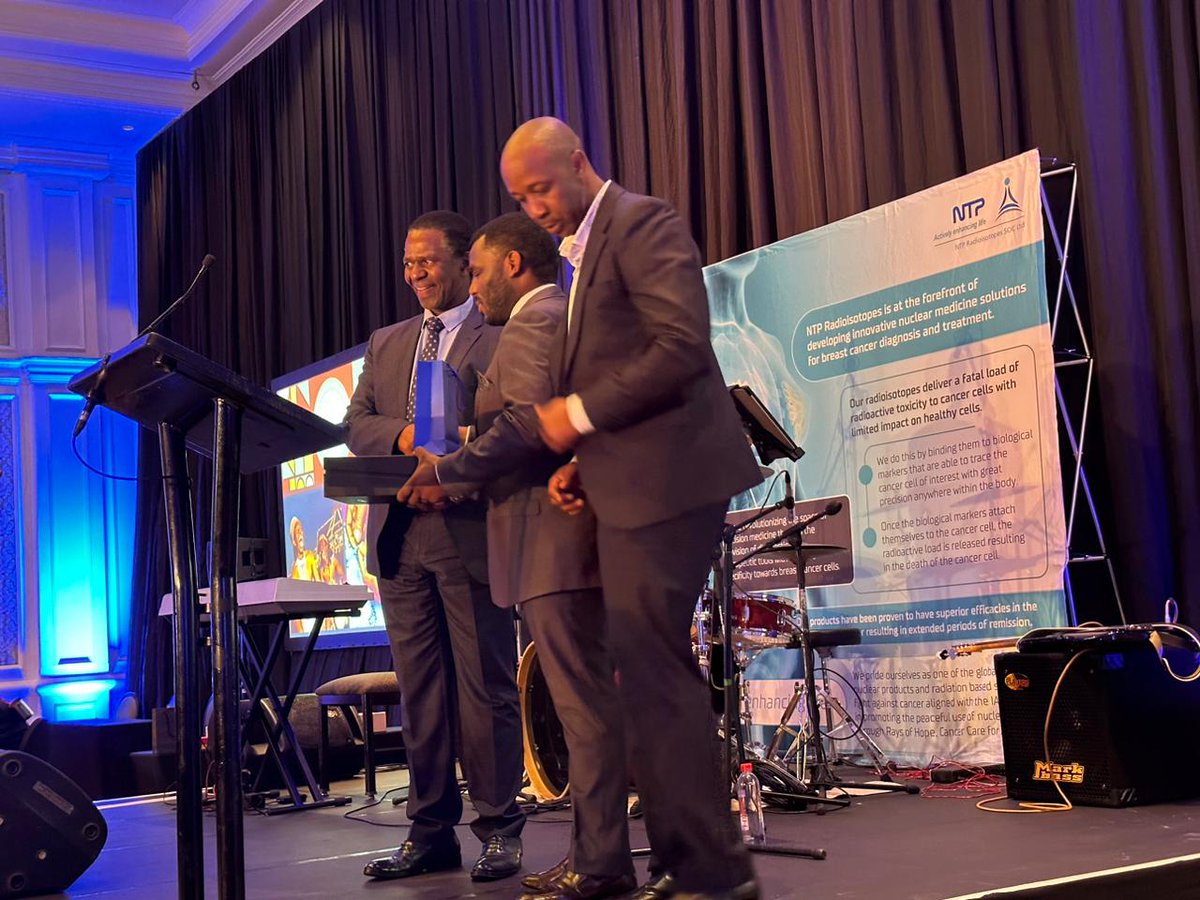 GaopalelweBigG's tweet photo. #20THBIENNIALSASNMCongress Deputy Minister Dr Dhlomo of @HealthZA delivered his remarks during the corporate hospitality event sponsored by @NRadioisotopes @necsa_Ltd @DMRE_ZA by sharing @BRICSza declaration on Nuclear Medicine, the President of SASNM presented awards to all. https://t.co/CUFgkUN2dV