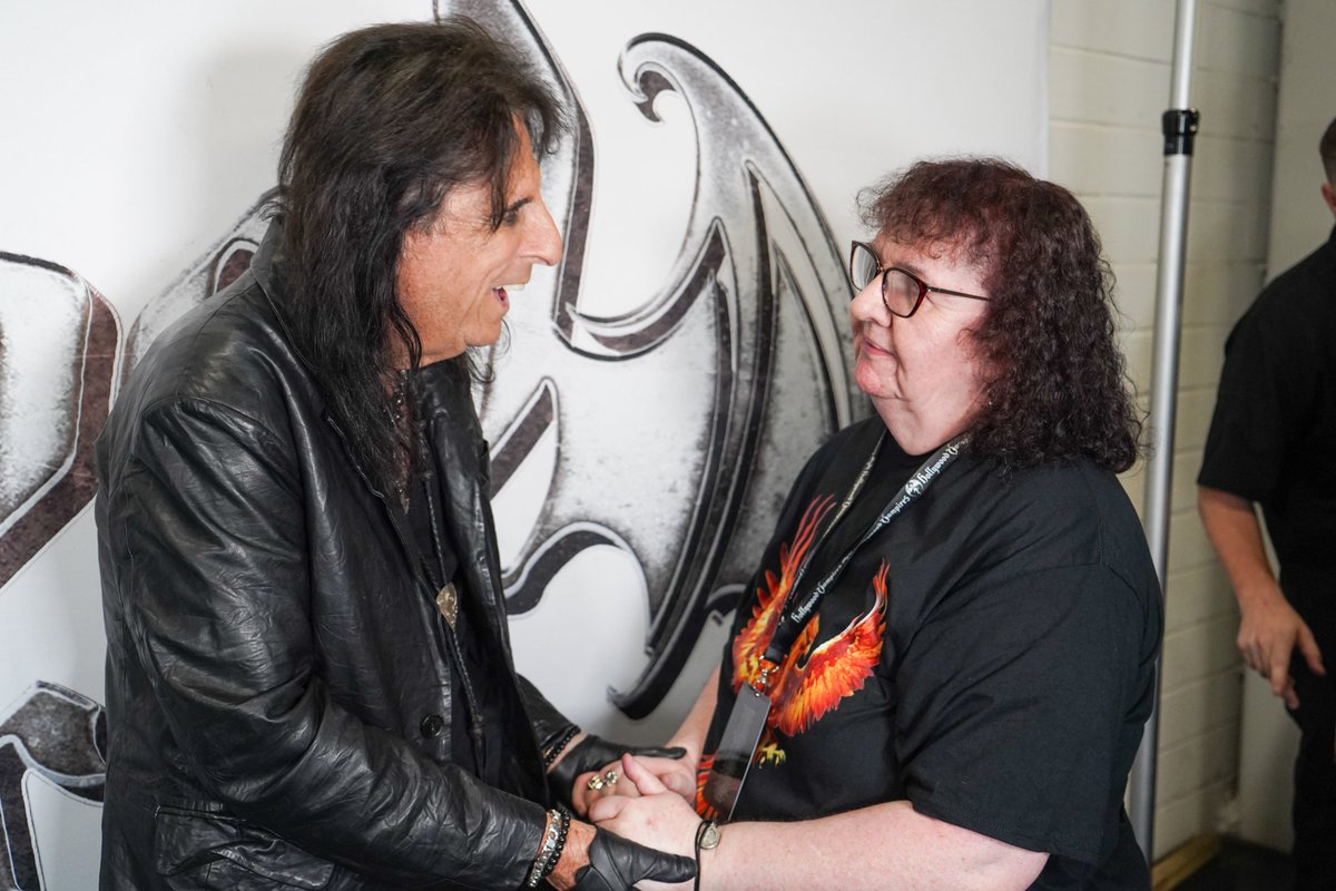 LakotaDi's tweet photo. @ChocChipPony I love these pics of Alice with me at AO Arena, Manchester on 8 July.
#HollywoodVampiresVIP https://t.co/uK0HsiZTJY