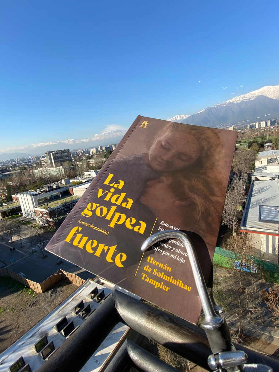 hdesolminihac's tweet photo. Un amigo muy especial me mando esta linda foto de mi libro “La vida golpea (a veces demasiado) fuerte” de @edicionesuc y hace una  invitación a leer este  testimonio desde el edificio de Ciencia y Tecnología de Ingeniería UC #CampusSanJoaquín @ucatolica https://t.co/46NQYoXkTq