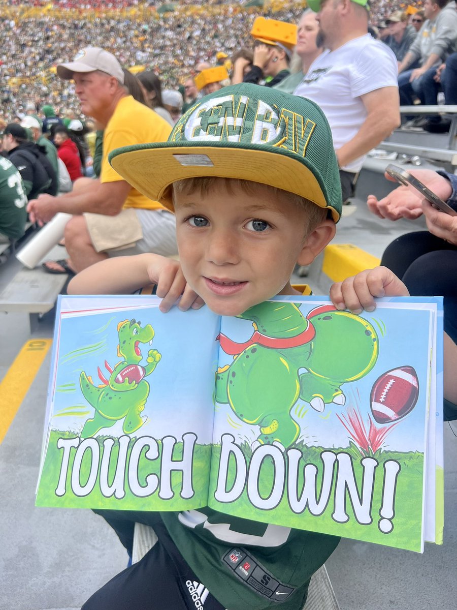khartwig14's tweet photo. My first time reading a book at a game but I think @ajdillon7 would approve! #getloudlambeau https://t.co/esao2sGkJm