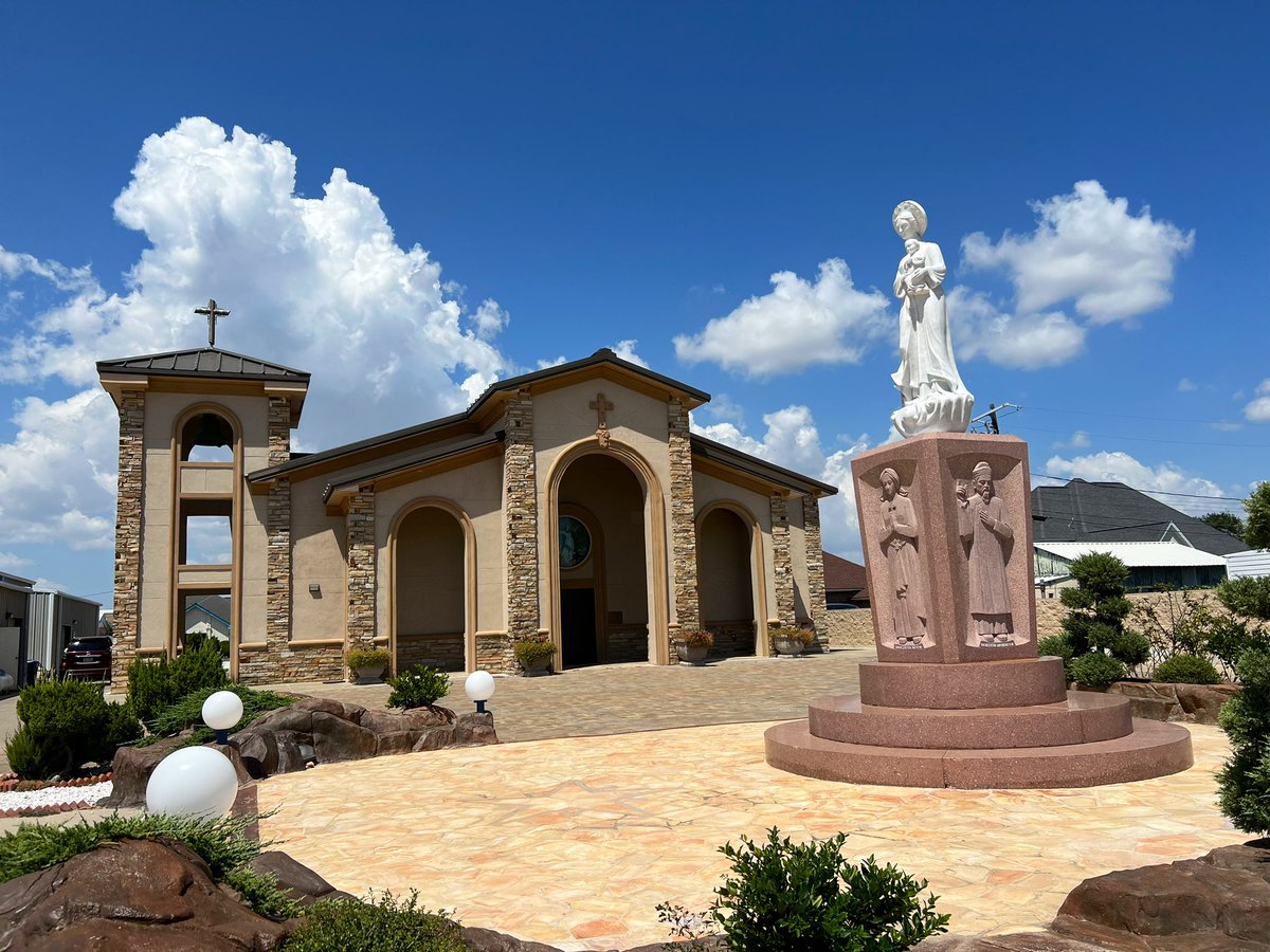 SergioChapa's tweet photo. Located in the northeast Palacios, St. Anthony Padua Church is the heart of the coastal Texas town's staunchly Catholic community #TXHighways #PalaciosTX https://t.co/BK6FooGppt