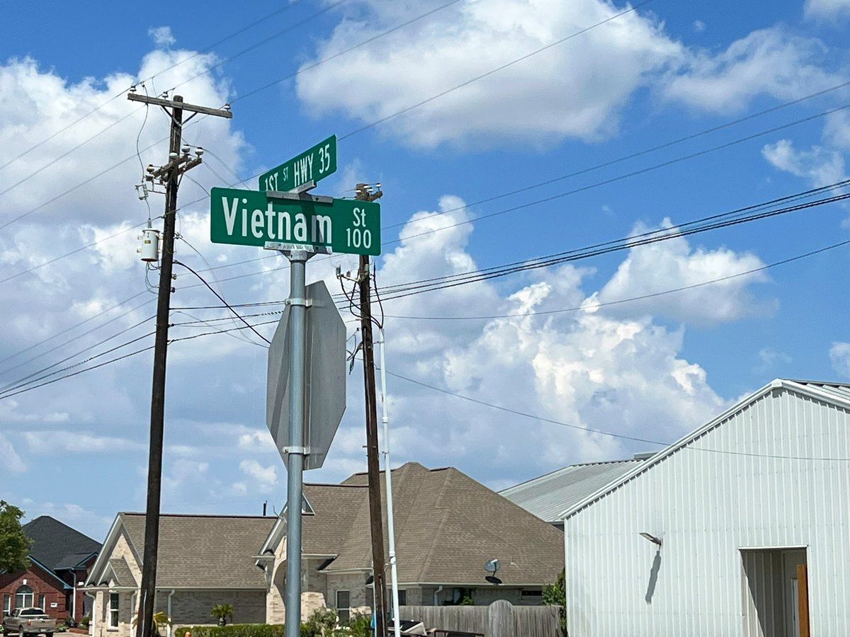 SergioChapa's tweet photo. Located in the northeast Palacios, St. Anthony Padua Church is the heart of the coastal Texas town's staunchly Catholic community #TXHighways #PalaciosTX https://t.co/BK6FooGppt