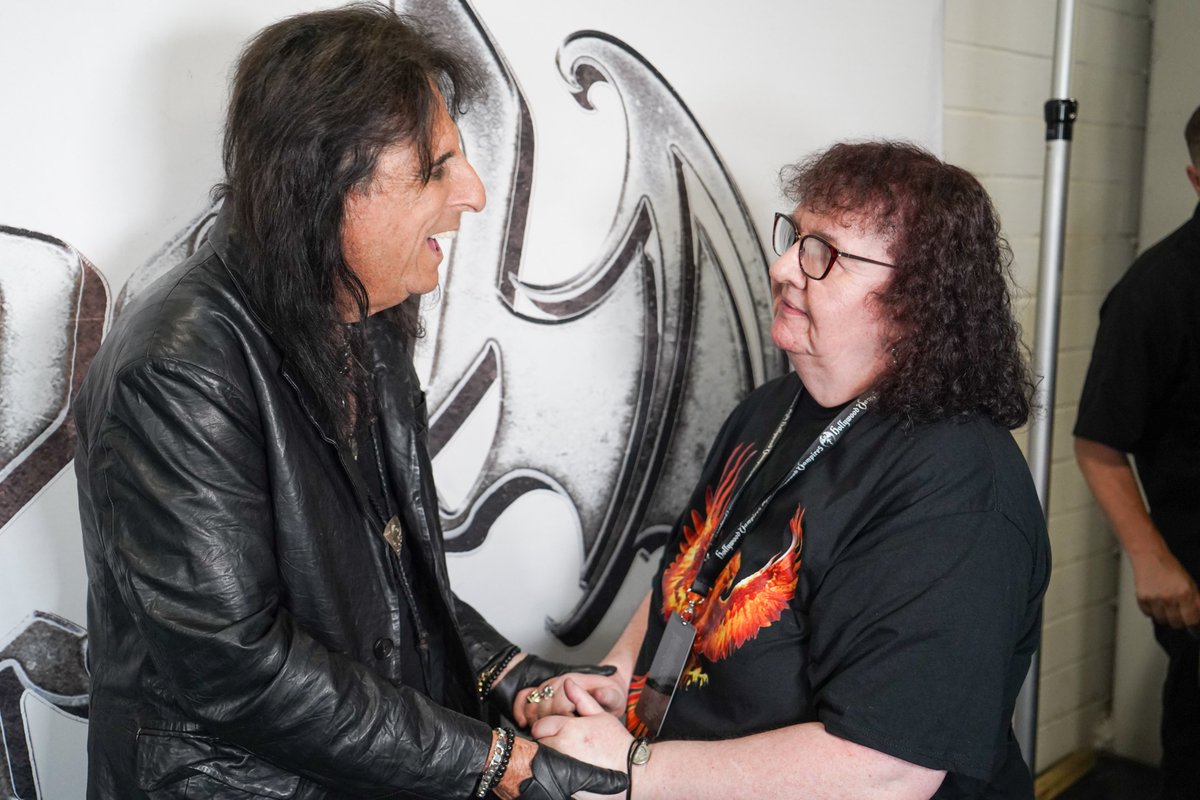 LakotaDi's tweet photo. @ChocChipPony I love these pics of Alice with me at AO Arena, Manchester on 8 July.
#HollywoodVampiresVIP https://t.co/uK0HsiZTJY