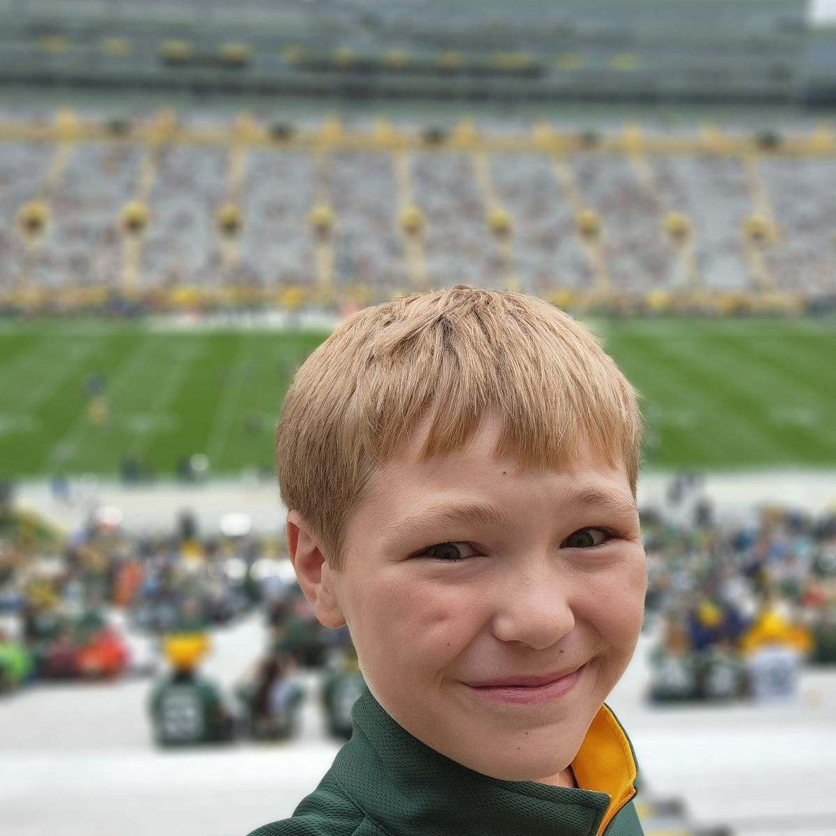 MollitiamStudio's tweet photo. #Getloudlambeau https://t.co/7NYu8VCflt