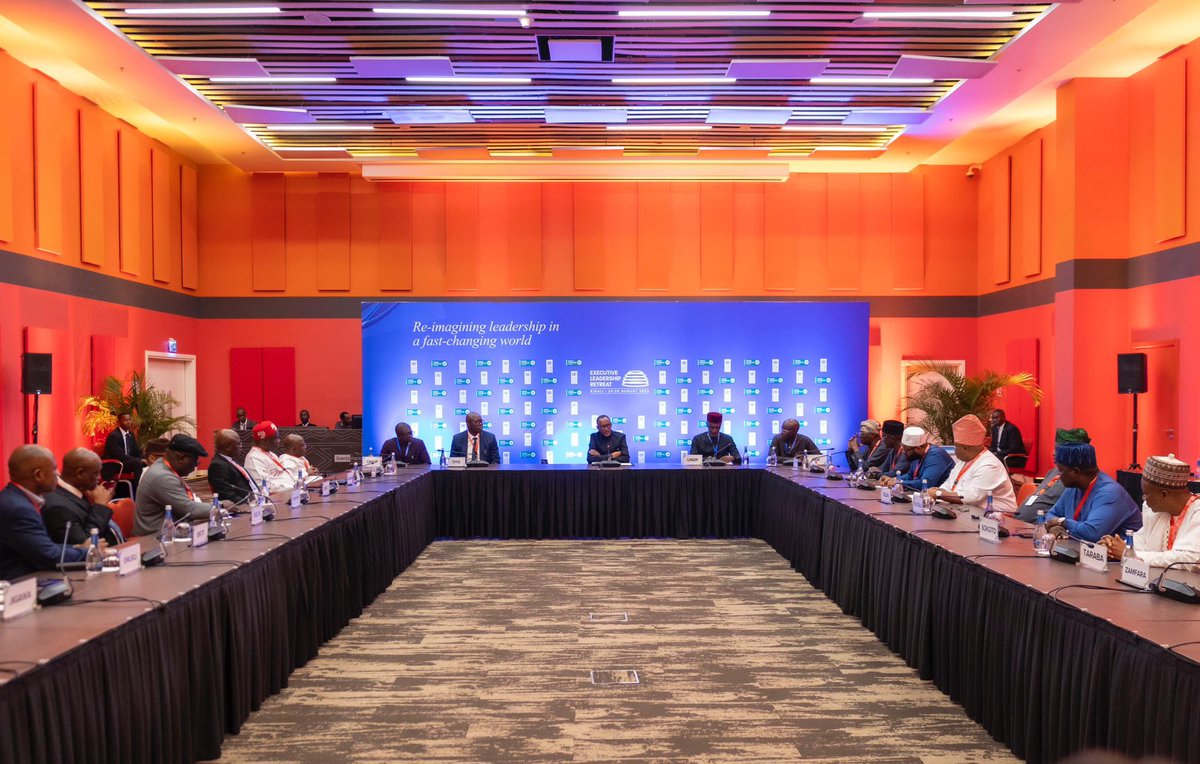 UrugwiroVillage's tweet photo. This evening at the Kigali Convention Centre, President Kagame attended the Nigerian Governors’ Executive Leadership Retreat, organized by the Nigerian Governors Forum (NGF) and @UNDP. President Kagame delivered remarks and participated in an interactive session on “Leadership in Shaping the Future of Pan-Africanism and Integration in a Changing World.”

The retreat, which convened 19 Nigerian State Governors for 3 days in Kigali, focused on digital and socio-economic transformation, local revenue generation, managing diversity and social cohesion, urbanization and climate change.