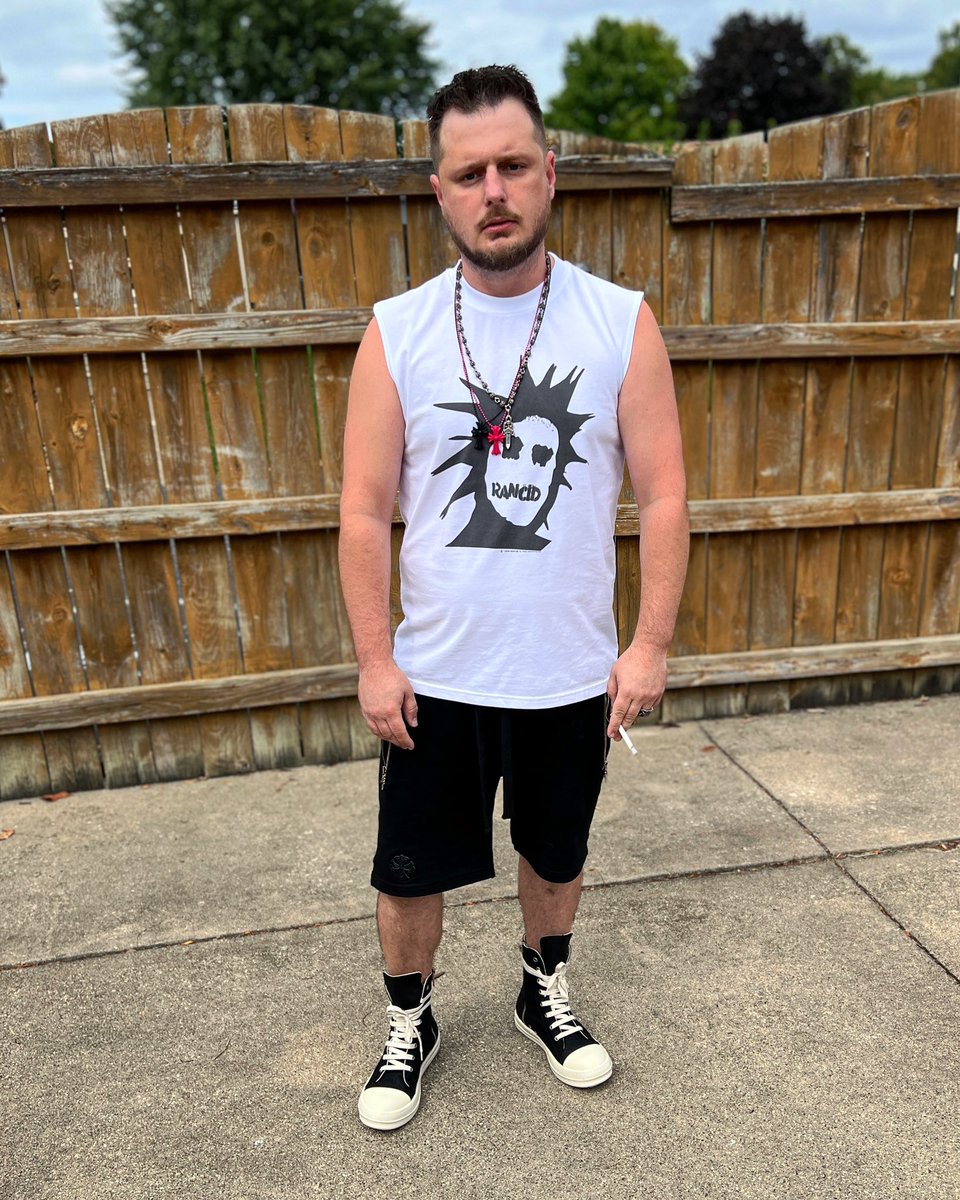 TheJonUnderwood's tweet photo. punk rock saved my life https://t.co/FNTzpQ8O2p