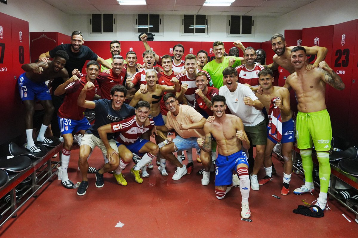 📸❤️🍍

MI EQUIPAZO. 

#𝙀𝙩𝙚𝙧𝙣𝙖𝙇𝙪𝙘𝙝𝙖 🇦🇹 | #GranadaRCDMallorca