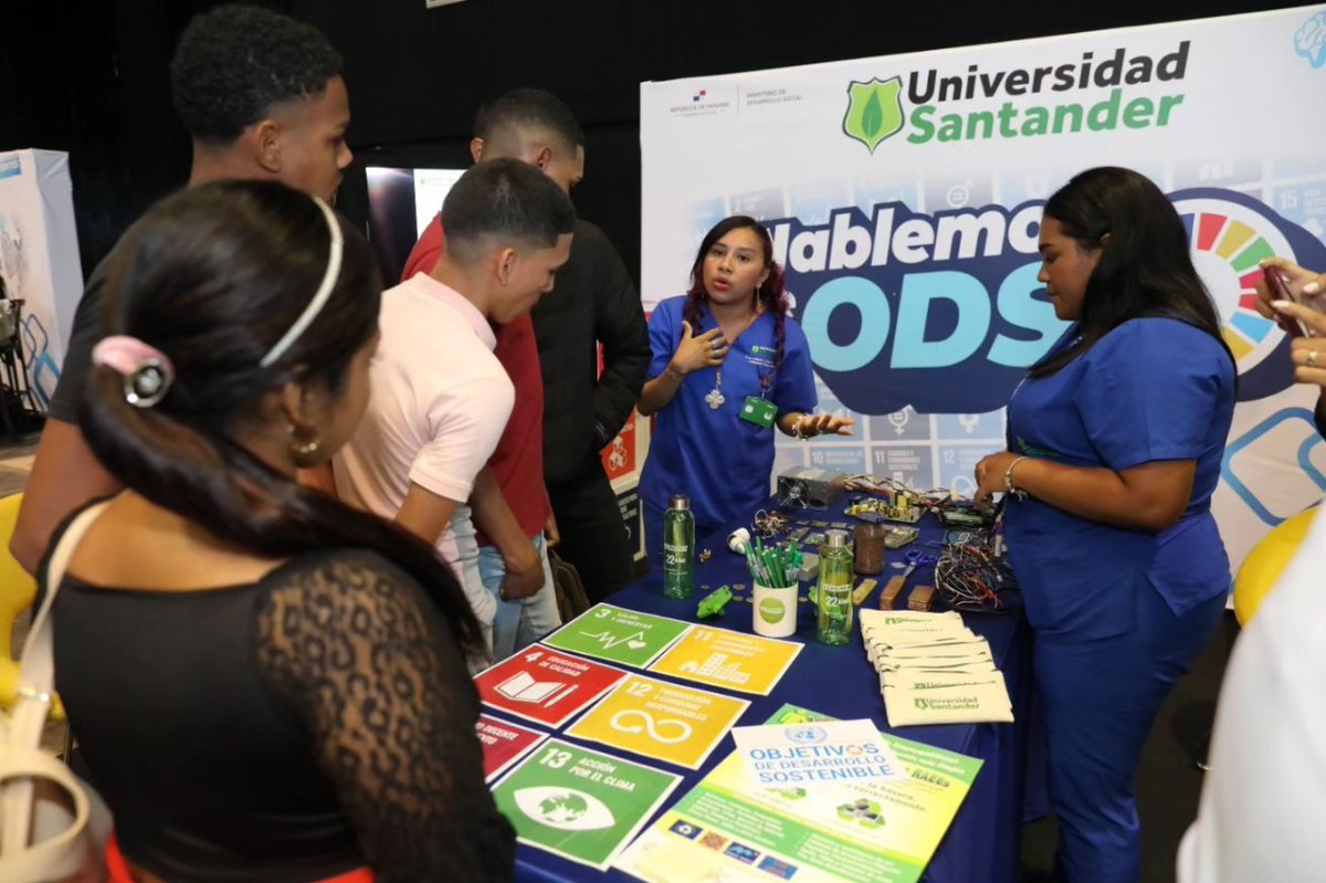midespanama's tweet photo. En el stand de Universidad Santander, los jóvenes se informaron sobre la importancia de la Agenda 2030 y el compromiso país que tiene nuestro Panamá, para crear una sociedad donde todos y todas tengamos las mismas oportunidades.
#TransformandoMentes #FestivalJuvenil https://t.co/B9JI3noFsN