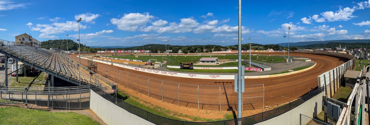 dcanfield17's tweet photo. Ready for the final night of the “Rumble by the River” @PortRoyalSpdway with @lucasdirt and Mid-American Modifieds

Tune in for all the live action at 6:15 PM ET on @FloRacing! https://t.co/BcFIsA43px