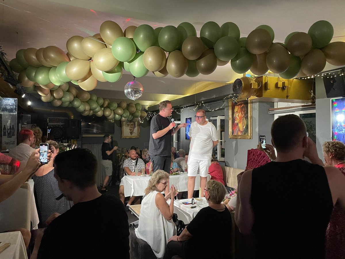 LandauDaniel's tweet photo. 7 Jahre #Kisss Bar, danke, und herzlichen Glückwunsch auch, lieber Markus ❤️
Und @MarioLindner82 findet wieder mal die genau passenden, guten Worte dafür 👍👏 https://t.co/1AFN9sstGf