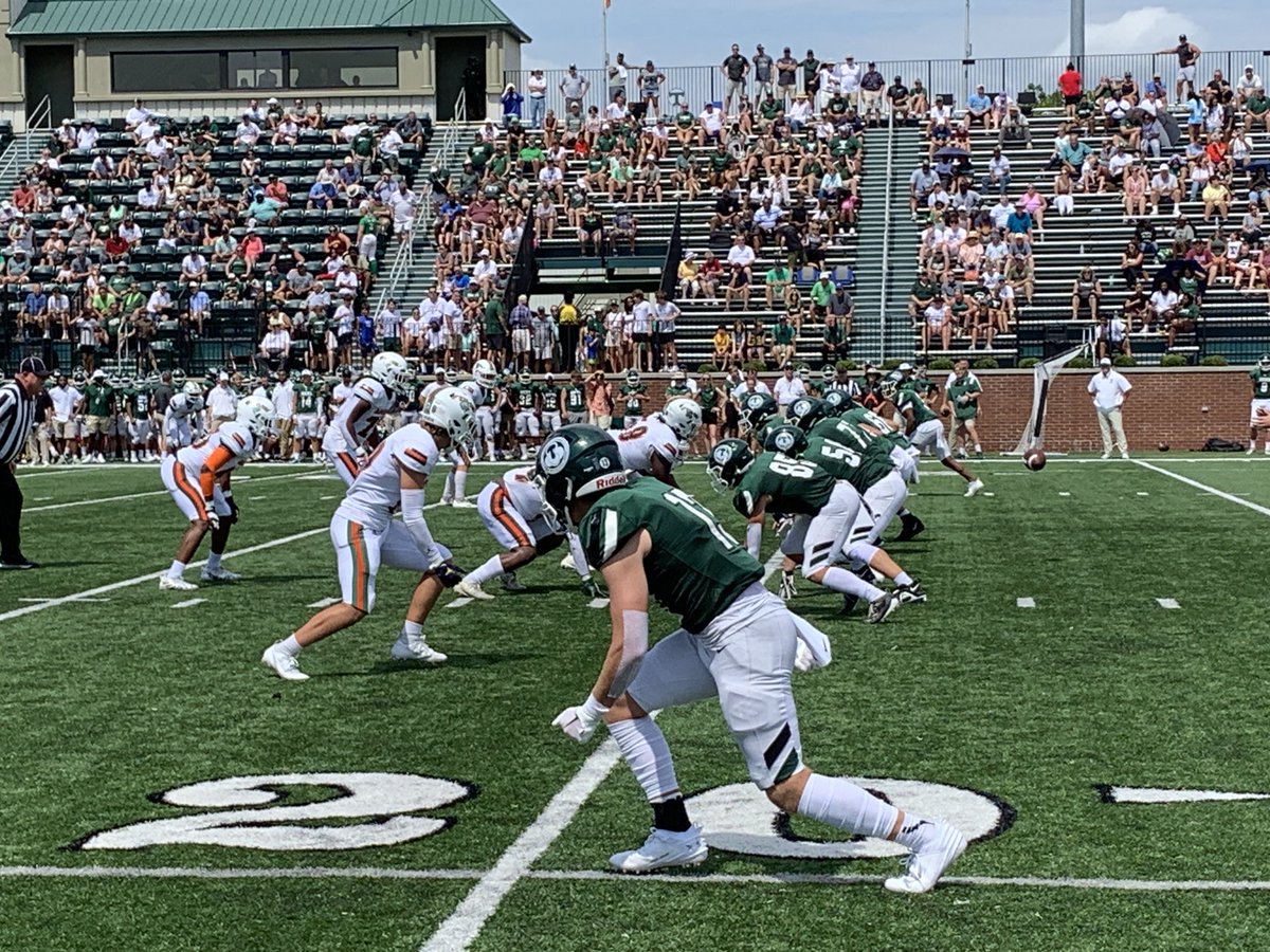 TomLaneWDRB's tweet photo. Trinity trailing Frederick Douglas 10-0 in the 3rd Q @WDRBNews #firstdownfriday https://t.co/05XusxscFA