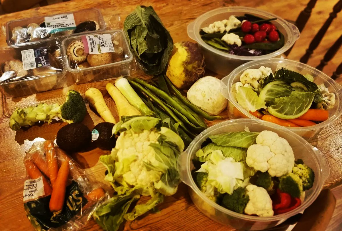 BasilLivanos's tweet photo. This is bought veg (disclaimer). 15kgs or so. Increasing my fresh veg intake has really opened up the taste buds. Preferably steamed to maintain high nutrient density.

#veg #steamed #tastebuds #nutrientdense #health #eatclean #lookafteryourself #highvalue https://t.co/UY6kBOtJfH