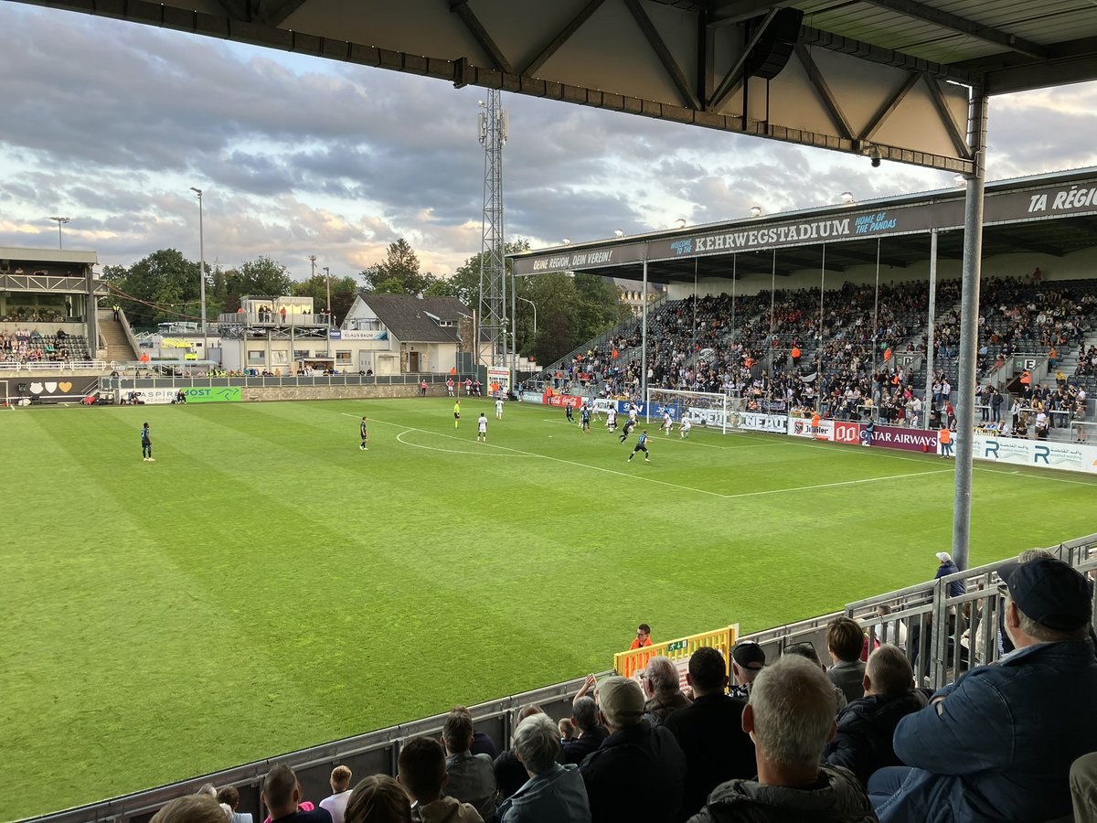 tm_smets's tweet photo. Match 8️⃣
26/8/23 K.A.S. Eupen 3-1 OHL.
Lang uitgekeken om is naar Eupen te gaan. Klein en charmant stadion, zeer klein plein maar weer een zeer pijnlijke voetbalavond 🥲.
Komaan #OHL #eupohl https://t.co/qjlH8Bxxov