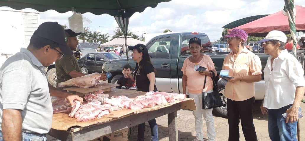 AlcidesLeonett's tweet photo. #26Ago23 
Con la presencia de nuestra Sec. Gral. @sandraalfaro y de los compañeros @albanelyrengel Eudorina Moya, Aída Benavides y José Rambert, realizamos un #Volanteo en el mercado del Avión Pquia #LosGodos llevando el mensaje de @prospericarlos 
@ADemocratica
@hramosallup https://t.co/tCZrK7rHJ4