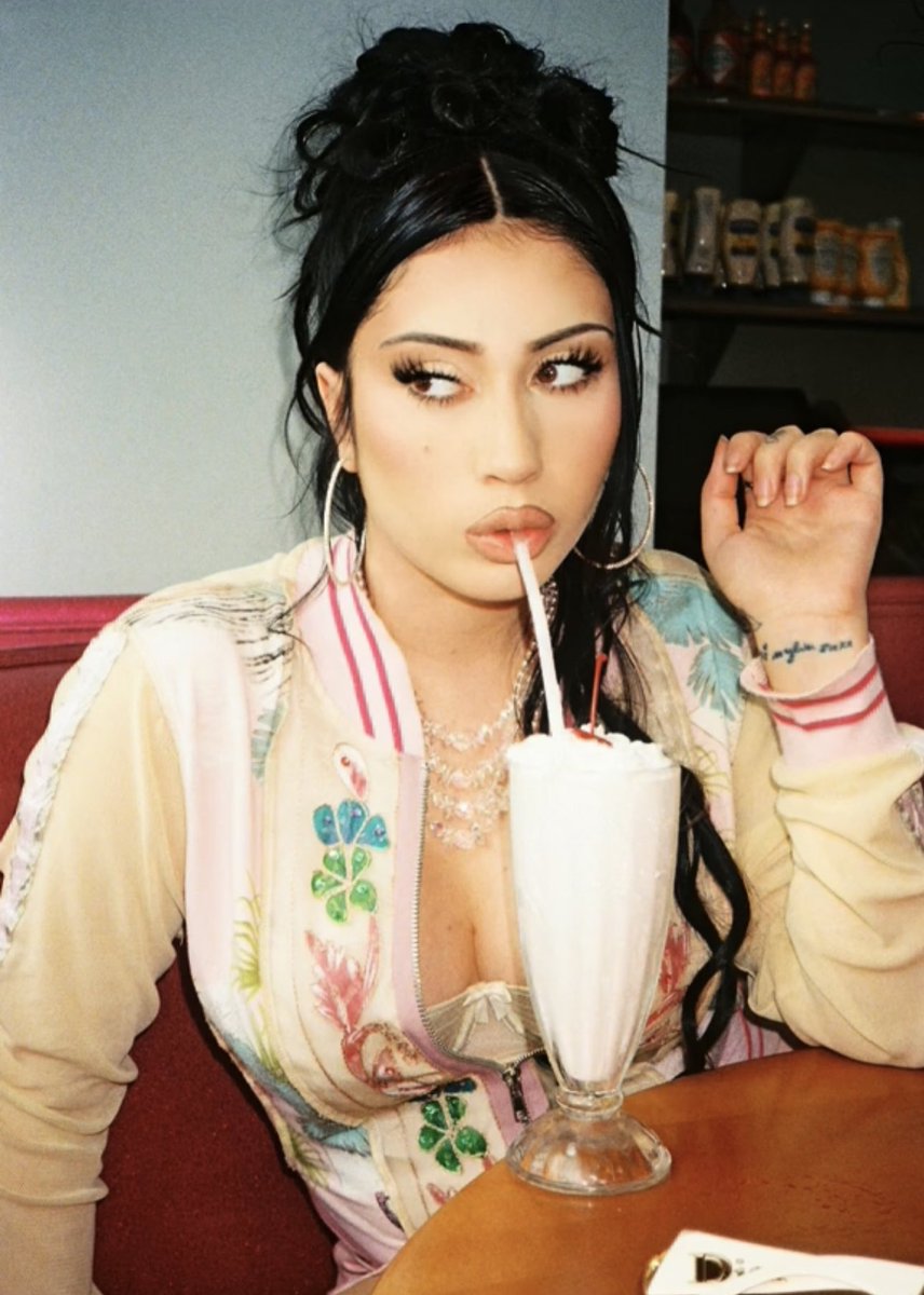 LaUnicaUpdates's tweet photo. 🍒

[kali uchis via tik tok] https://t.co/9C6WITPdd7
