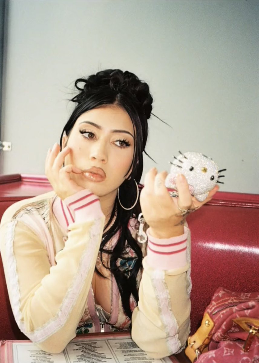 LaUnicaUpdates's tweet photo. 🍒

[kali uchis via tik tok] https://t.co/9C6WITPdd7