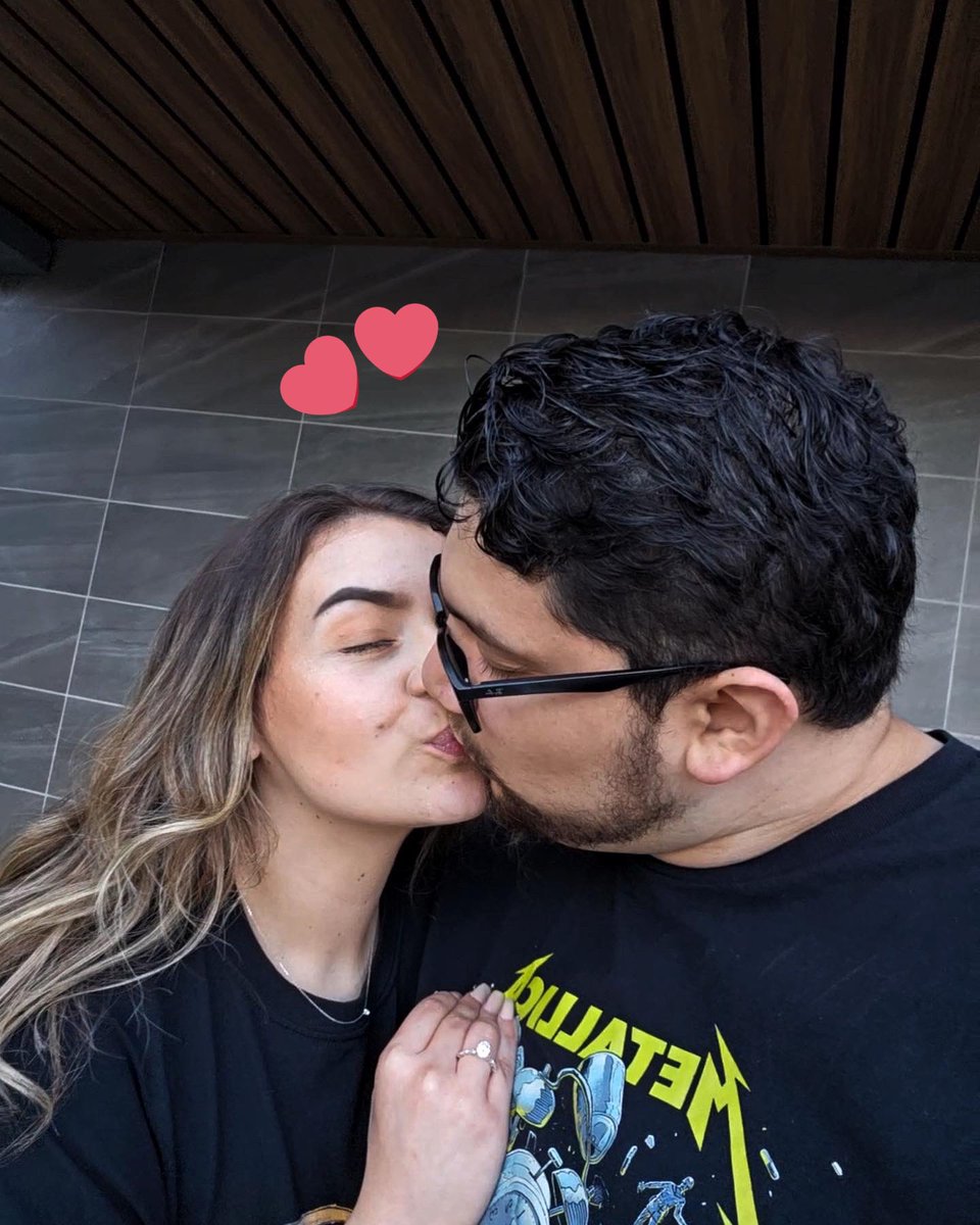 _sabbatz's tweet photo. I got engaged right before the  @Metallica concert!!! ❤️‍🔥💍<3 https://t.co/YgX0PHQNkN