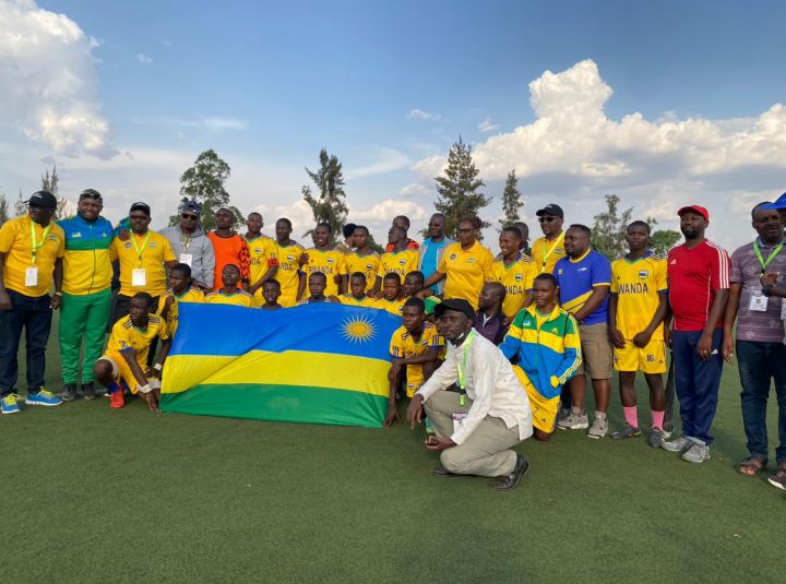 rusiziradio's tweet photo. #FEASSA2023
Ikipe y'umupira w'amaguru ya G.S.Saint Paul MUKO y'abatarengeje imyaka 15 yo mu karere ka Rusizi,ihagarariye u Rwanda,yegukanye igikombe cya FEASSA! Ikaba iciye agahigo ko kurangiza irushanwa itinjijwe igitego na kimwe mu izamu ryayo!
@RusiziDistrict @Radiorwanda_RBA https://t.co/xFZrGMIRzm