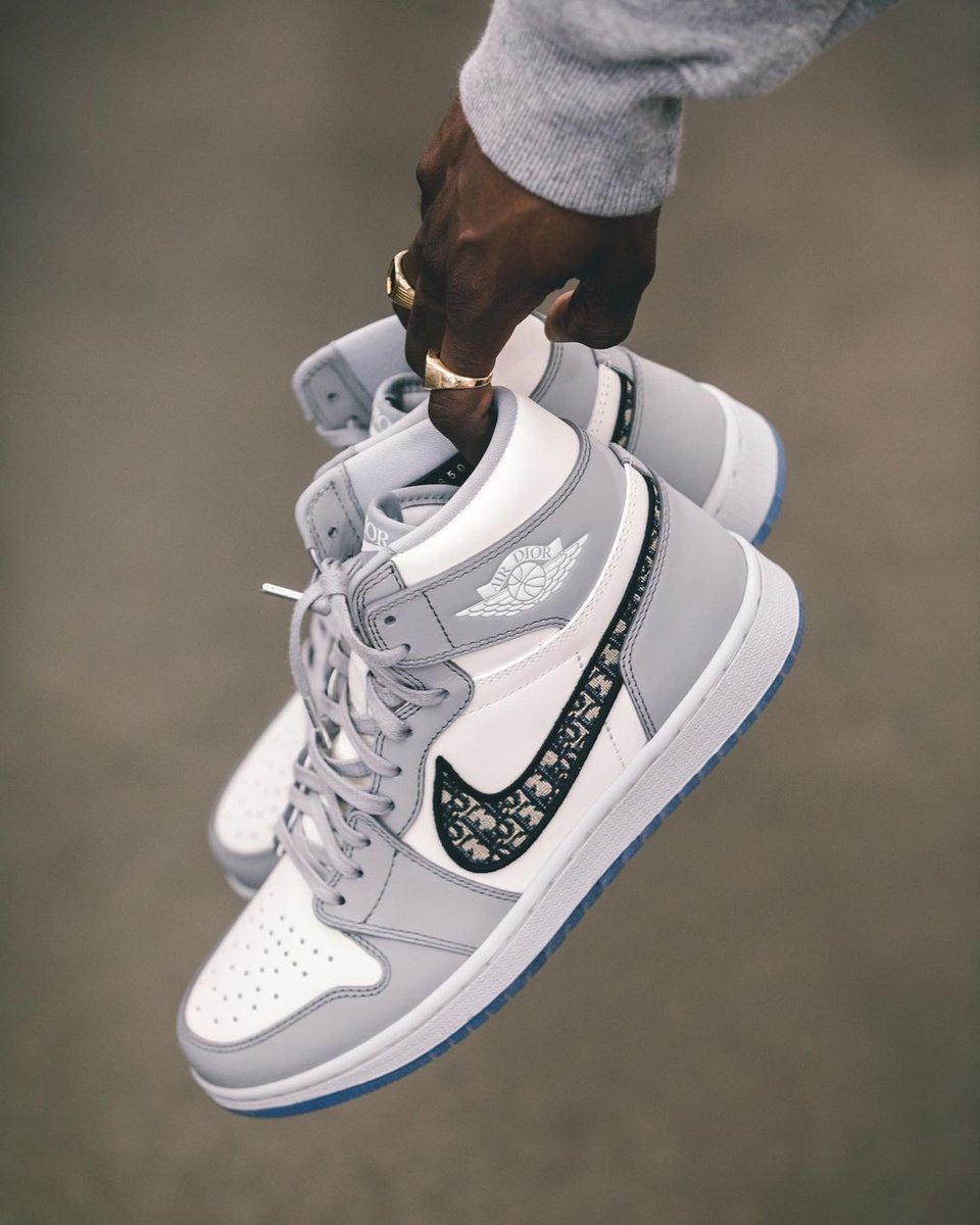 Sneaker News tweet media