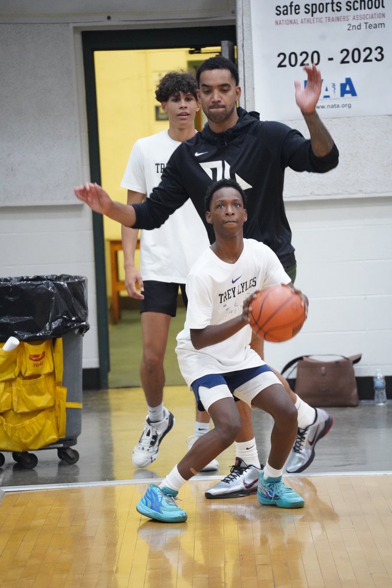 IPSAthletics's tweet photo. Improvement, improvement, improvement! Thank you so much to @arsenal_tech &amp; @TreyLyles for putting on their skills basketball academy today! Over 160 student-athletes attended, were attentive, &amp; had so much fun learning the game from one of the very best!! https://t.co/ESJTTmyNPS