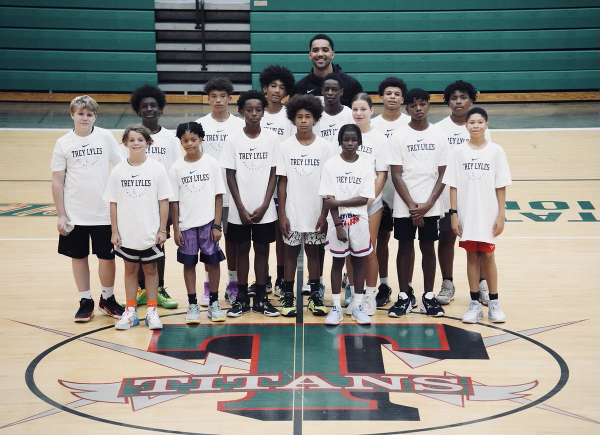 IPSAthletics's tweet photo. Improvement, improvement, improvement! Thank you so much to @arsenal_tech &amp; @TreyLyles for putting on their skills basketball academy today! Over 160 student-athletes attended, were attentive, &amp; had so much fun learning the game from one of the very best!! https://t.co/ESJTTmyNPS