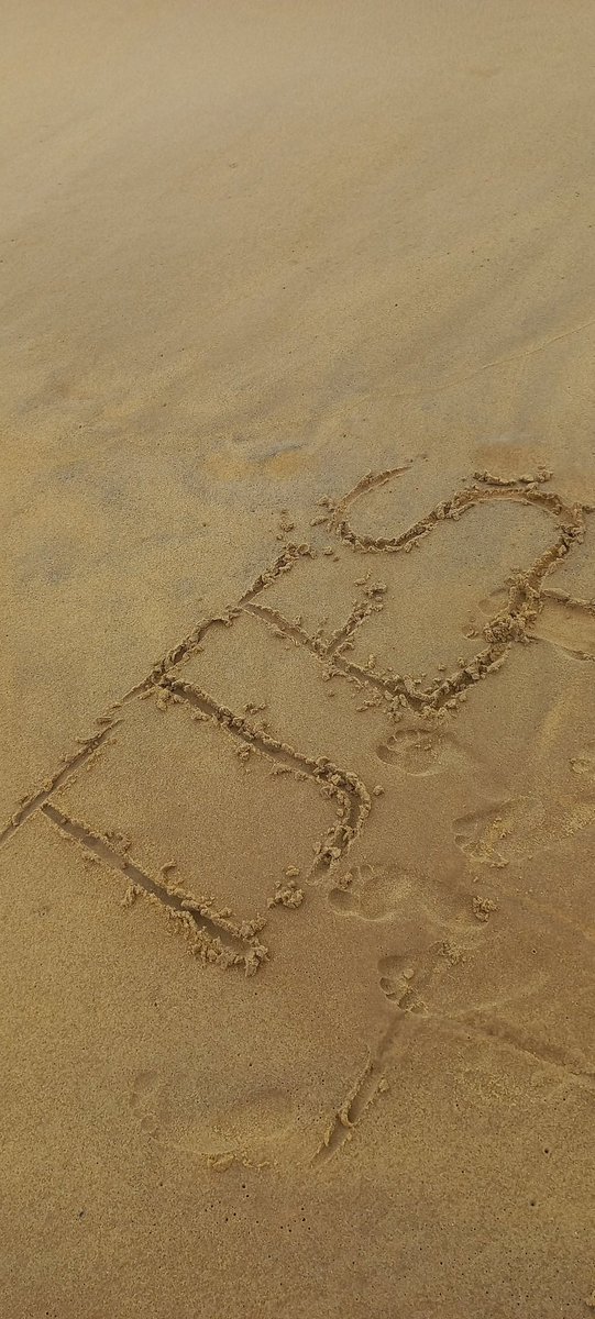 GraceliaMenezes's tweet photo. As marcas na areia dos passos que dei até aqui...perto de um sonho!
#TJES https://t.co/VeIe5HmrUX
