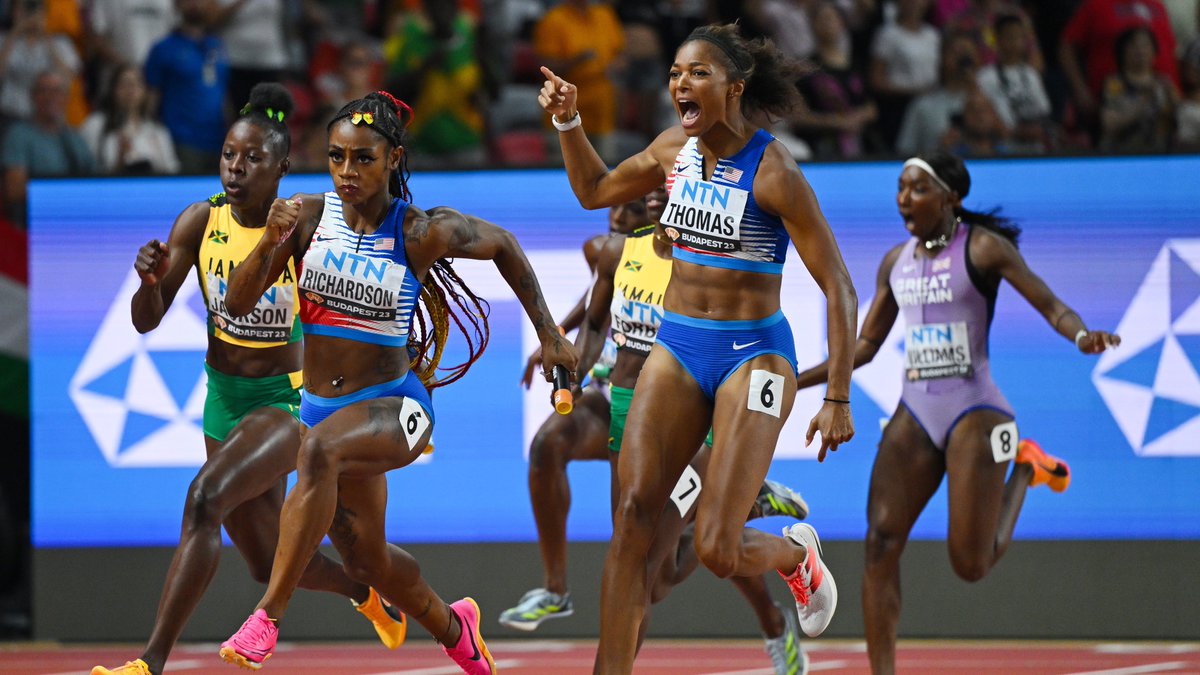 WorldAthletics's tweet photo. US 4x100m DOUBLE 🔥

That's it, that's the caption 

#WorldAthleticsChamps https://t.co/hgcWOXAy9Z