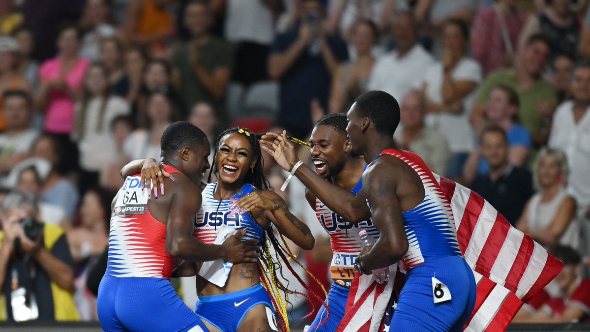 US 4x100m DOUBLE 🔥

That's it, that's the caption 

#WorldAthleticsChamps