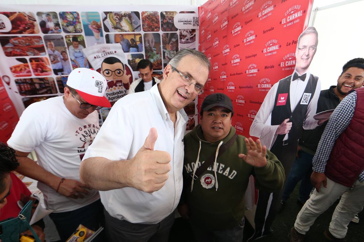 ComeleCarnal's tweet photo. ¡Estamos muy contentos de todo lo que se vivió en la final del Torneo El Carnal del Barrio ⚽!

Recibimos al Carnal @m_ebrard en nuestro stand, convivimos y nos divertimos a lo grande. 🎉👏🎈

#CómeleCarnal #YaSabesCuál https://t.co/IUtjPfaGoy