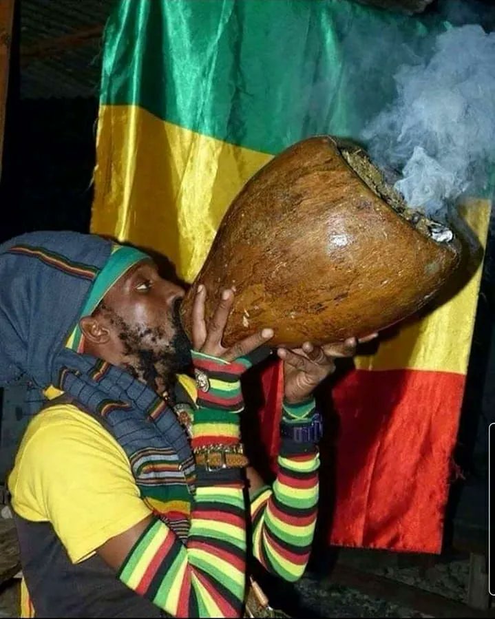 StonerCIips's tweet image. &quot;I only smoke one bowl a day&quot;