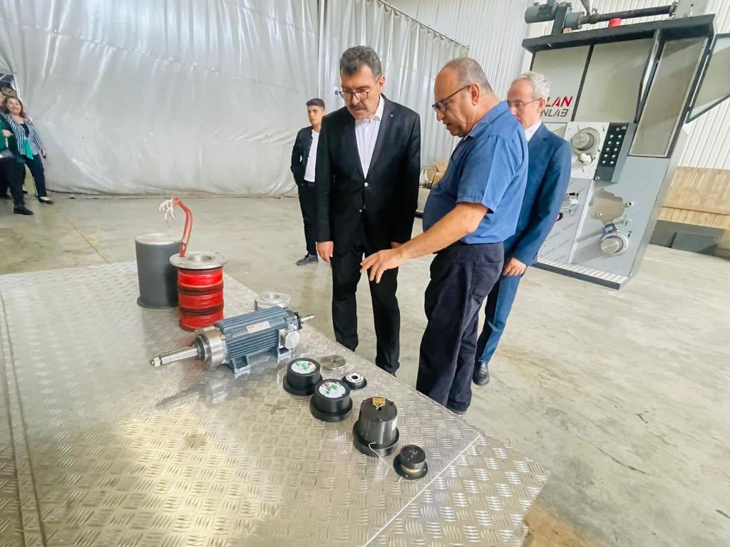 ProfHasanMandal's tweet photo. TEKNOÇABA ile Çabaları Başarıya Dönüşen Firmamızla Buluştuk!

@Gaziantep_OSB'de, @Tubitak TEYDEB destekleri ile üretim faaliyetlerine güç katan YGN Mekatronik firmasını ziyaret ettik. 

Depremin getirdiği zorlukları ArGe ve üretim ile aşan firmamızın çalışmalarını inceledik. https://t.co/MII7ZQ98MG