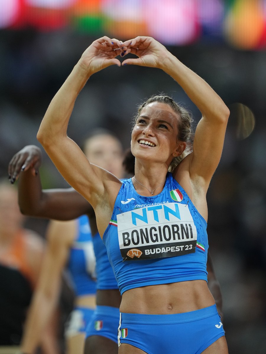 atleticaitalia's tweet photo. 😍 𝐑 𝐀 𝐆 𝐀 𝐙 𝐙 𝐄  𝐃 𝐀  𝐅 𝐀 𝐕 𝐎 𝐋 𝐀

Storico quarto posto mondiale per le azzurre, miglior piazzamento di sempre per la staffetta 4x100 italiana: Zaynab Dosso, Dalia Kaddari, Anna Bongiorni, Alessia Pavese 42.49 #Budapest2023

Ph. Grana/FIDAL https://t.co/j8Zyj8WeIg
