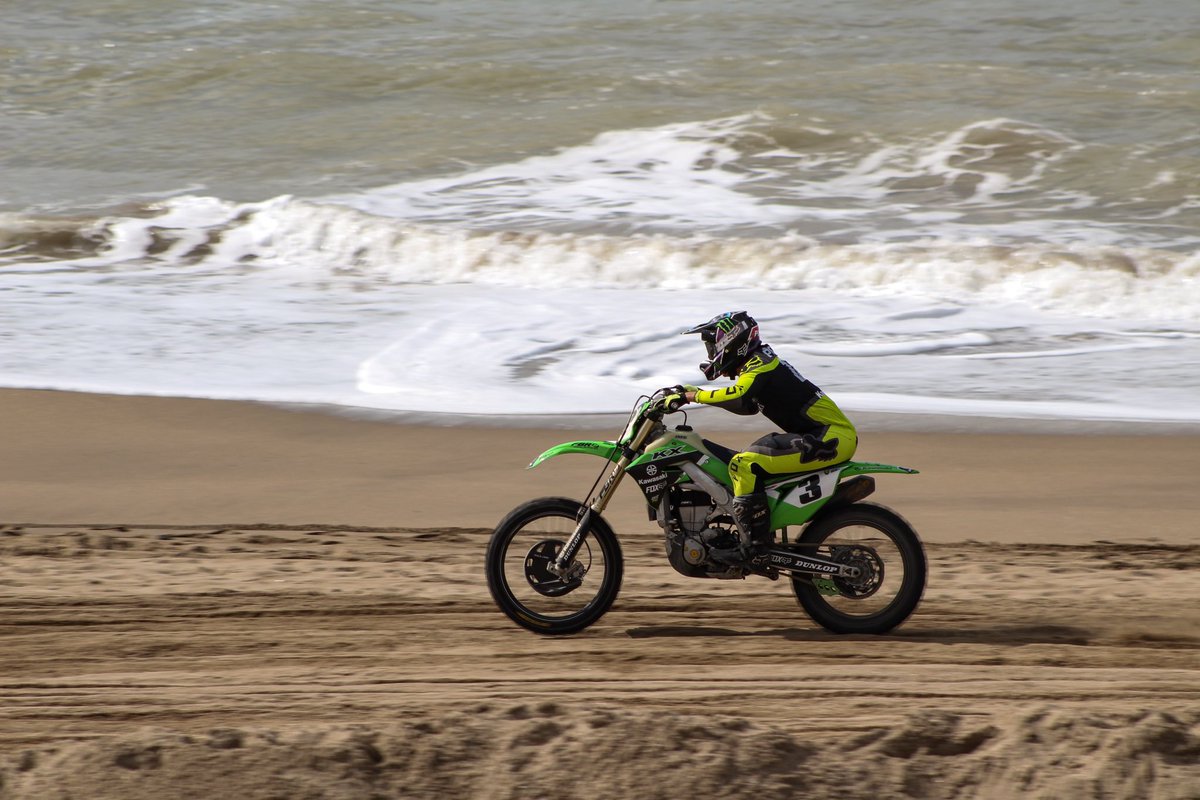 FacuGallego7's tweet photo. Segundo día de @endurodelinvierno en @mardelplata 🏁

Ir a la costa y sacar estos fotones 😍

#enduro #kawasaki #moto #arena #motocross #motocrossrace #motocroos #motoclube #race #racing #motorcycle https://t.co/vEb7iePN4g