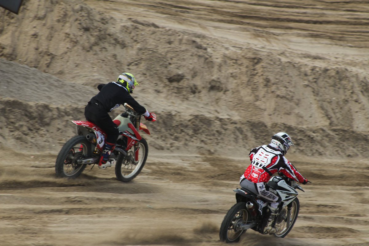 FacuGallego7's tweet photo. Segundo día de @endurodelinvierno en @mardelplata 🏁

Ir a la costa y sacar estos fotones 😍

#enduro #kawasaki #moto #arena #motocross #motocrossrace #motocroos #motoclube #race #racing #motorcycle https://t.co/vEb7iePN4g