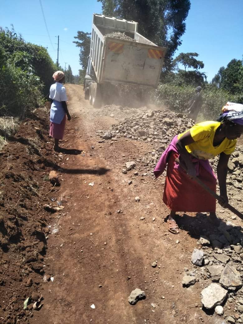 dunmainam's tweet photo. Nyeri Town Constituency:  We are working on the Giakanja factory/Muthuaini Road, which residents have over time raised concerns about. 
#DELIGHTEDTOSERVE  #HonestyinLeadership. https://t.co/jSfAutmTL6