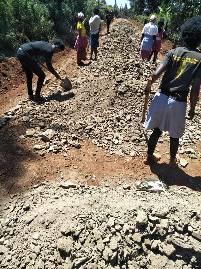 dunmainam's tweet photo. Nyeri Town Constituency:  We are working on the Giakanja factory/Muthuaini Road, which residents have over time raised concerns about. 
#DELIGHTEDTOSERVE  #HonestyinLeadership. https://t.co/jSfAutmTL6