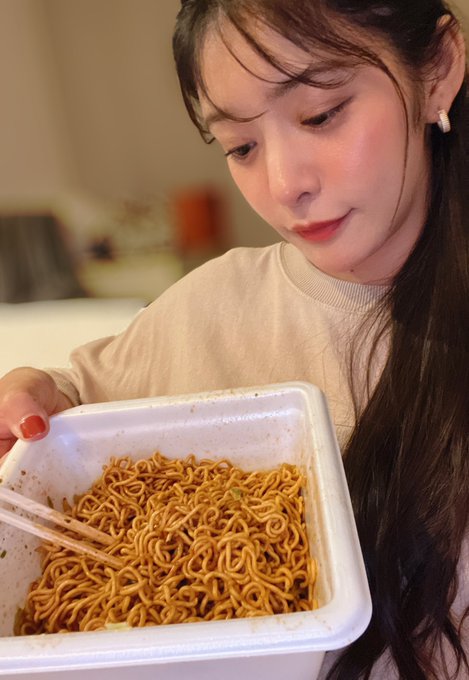 こんな時間に食べたくなっちゃった🐖  夜食？朝食？  うむ🫤胃もたれしませんように🙏 https://t.co/6RLbP09DhE