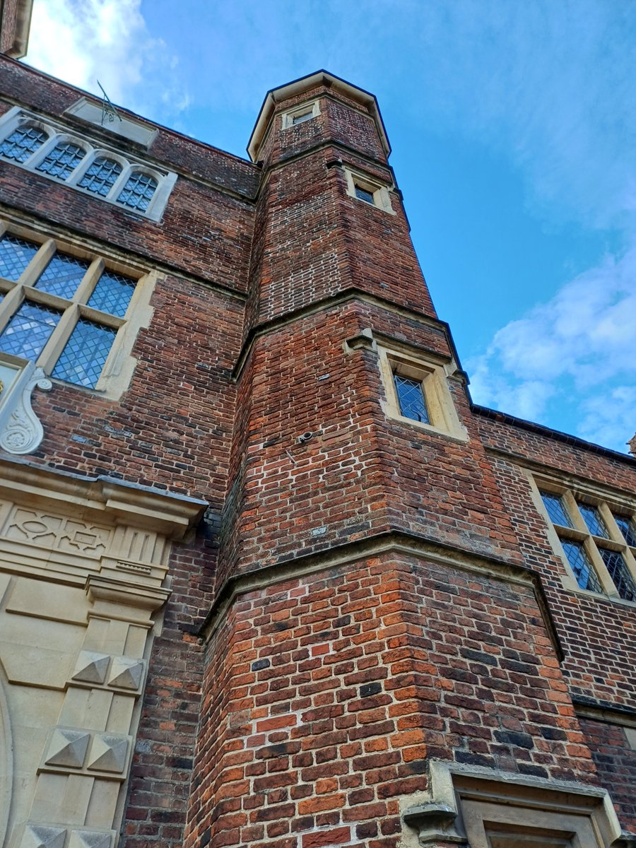 Guildford Town Guides tweet media