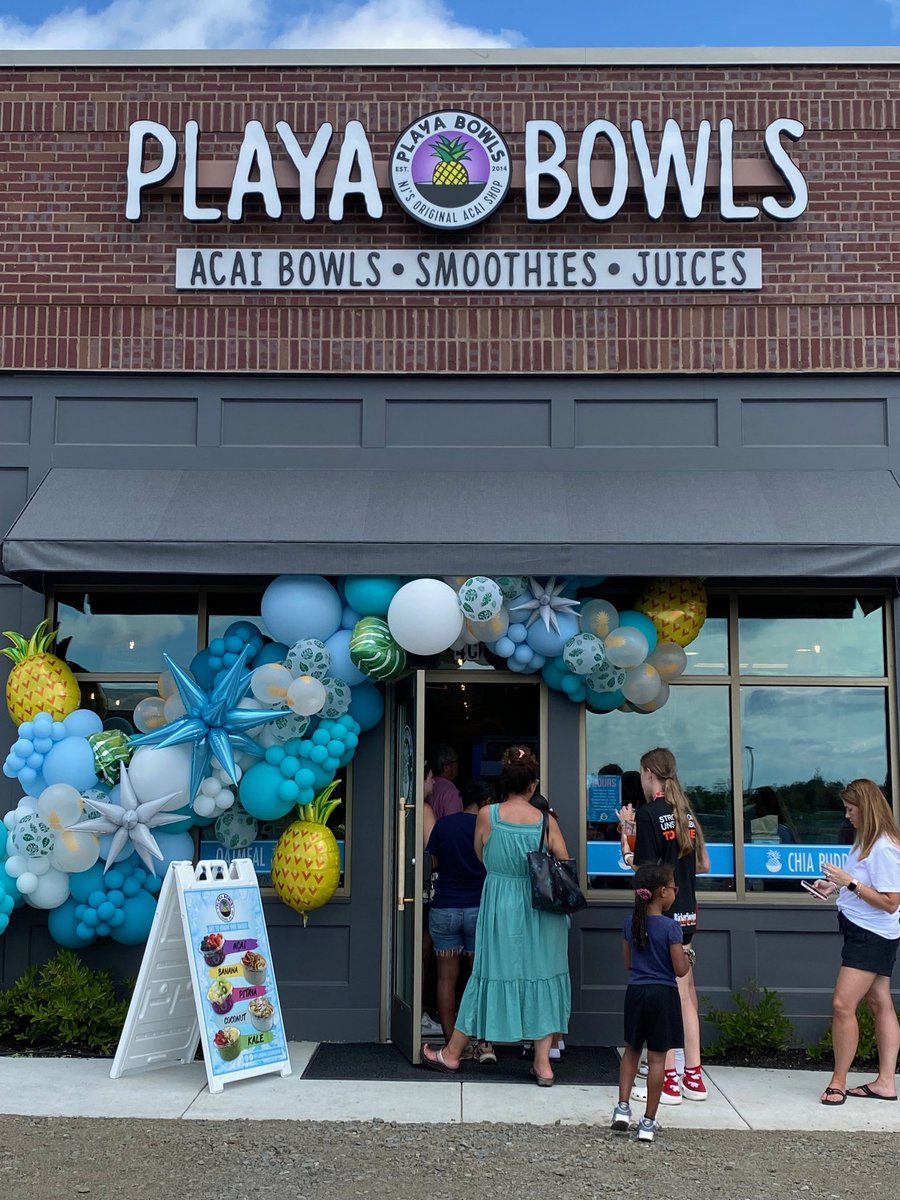 SusqUnionGreen's tweet photo. Opening day for @playabowlsharrisburg at @SusqUnionGreen! #grandopening #towncenter https://t.co/3keMQW6pif