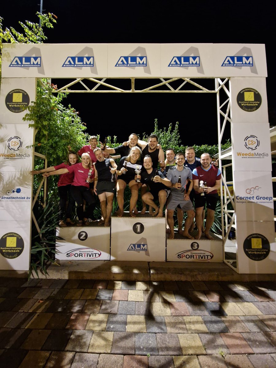 Beachsport's tweet photo. Afgelopen vrijdag was het weer tijd voor het 4de Familie-Vrienden-Bedrijven toernooi van het jaar. 
Een prachtige zomeravond waarbij veel teams veel wedstrijdjes speelden en waarbij het tot in de late uurtjes gezellig was op de Copakadijk. 

Allemaal bedankt voor de gezelligheid! https://t.co/oBXXGIgvcn