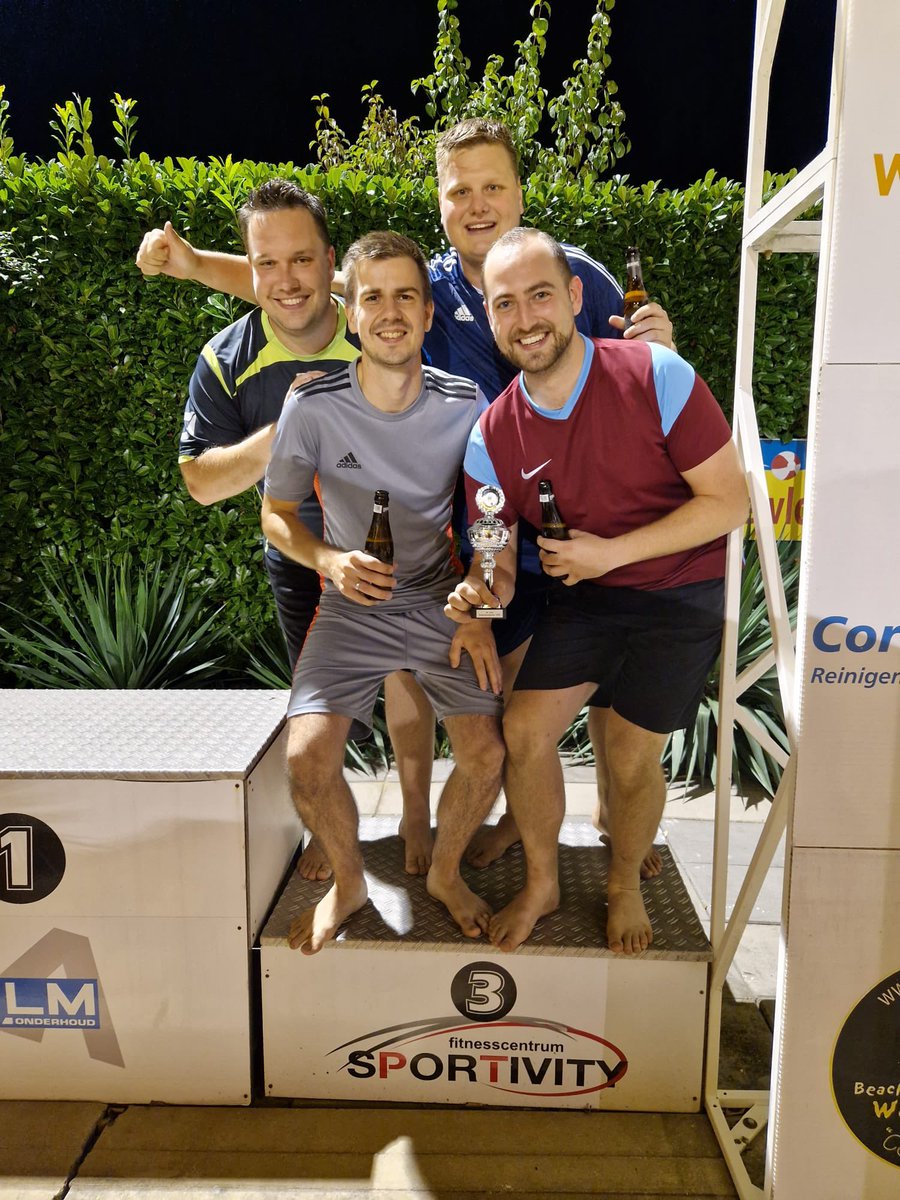 Beachsport's tweet photo. Afgelopen vrijdag was het weer tijd voor het 4de Familie-Vrienden-Bedrijven toernooi van het jaar. 
Een prachtige zomeravond waarbij veel teams veel wedstrijdjes speelden en waarbij het tot in de late uurtjes gezellig was op de Copakadijk. 

Allemaal bedankt voor de gezelligheid! https://t.co/oBXXGIgvcn