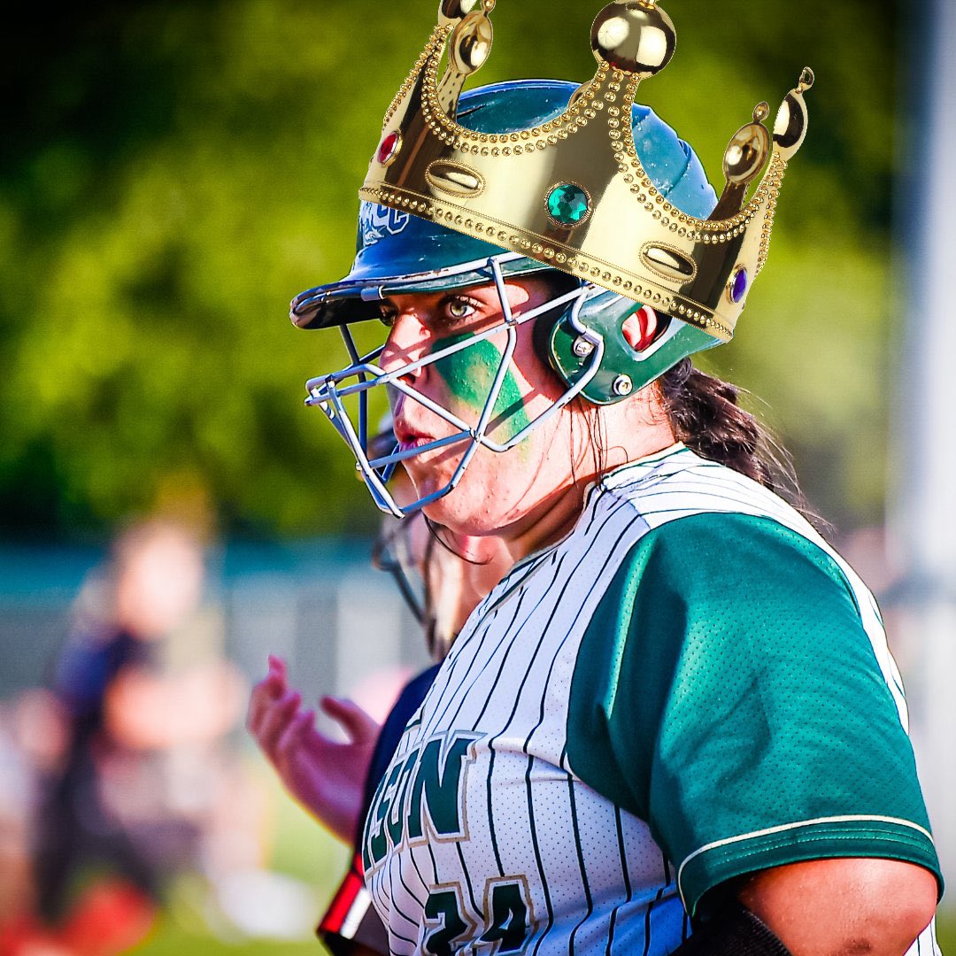 RNSportsCC's tweet photo. We’re not worthy 🙇‍♂️ we’re not worthy 🙇‍♀️ 

Queen Karlee! Karlee Seitz is our hero as she goes yard for her 3rd homerun and 9th RBI of the day. The Bison now trail one of Class B’s best Seward 7-6 in the top of the sixth inning! #WeBelieve #nebpreps https://t.co/47tu8JHvSw