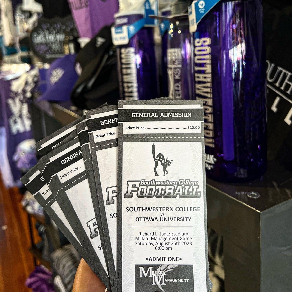 BuilderMarket's tweet photo. It’s Game Day, my friends!! Stop by and see us tonight during the tailgate and before kickoff!! 💜 As always we will be set up just outside of the gate at the lower level entrance.
‼️‼️‼️Bring your SC or Get Branded reusable shopping bag by for 15% off everything‼️‼️‼️ https://t.co/0mGw3ooxxe
