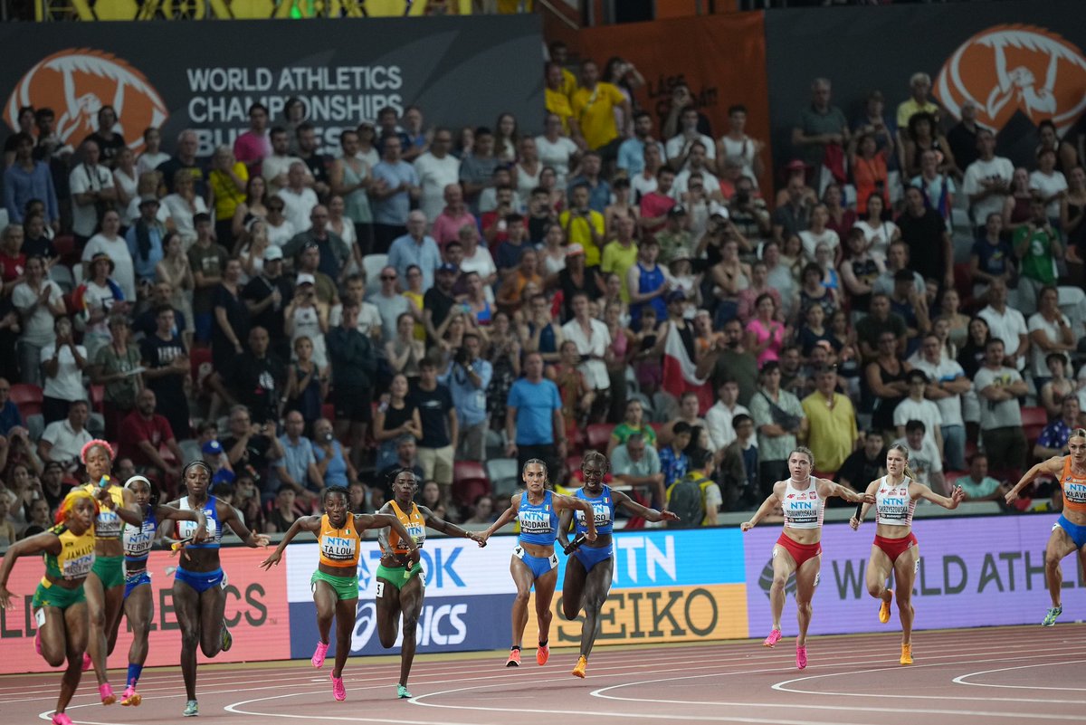 LiaCapizzi's tweet photo. A quelli che...le azzurre della 4x100 non hanno vinto una medaglia.
È un 4° posto storico. 
Ergo, si deve dire: la staffetta veloce femminile è quarta al mondo.
( + record ITA in batteria)

Bravissime 🇮🇹
Zaynab Dosso, 
Dalia Kaddari 
Anna Bongiorni 
Alessia Pavese

#Budapest2023 https://t.co/pjjMSF2aAo