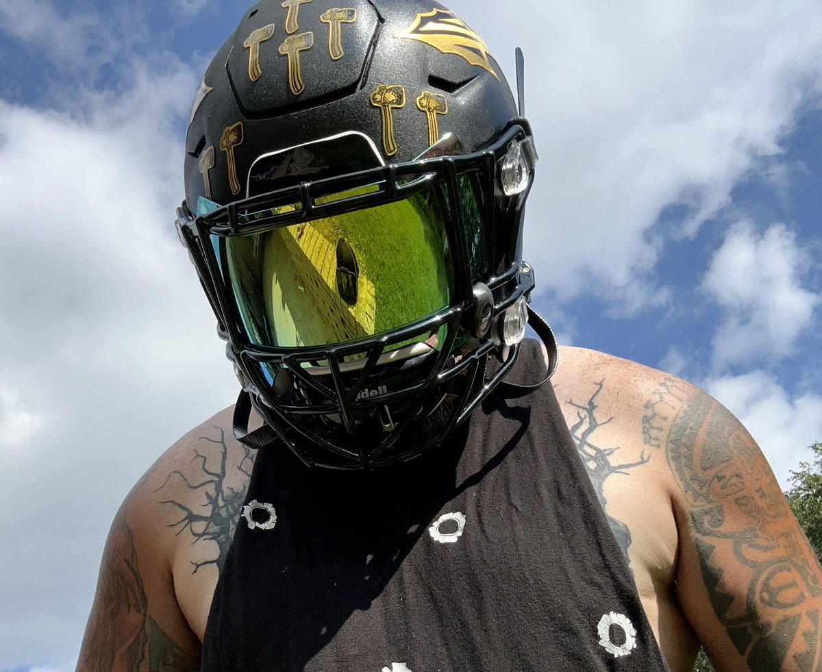 Tat2Gary (@tat2gary) on Twitter photo <a href="/ShocVisors/">SHOCVisors</a> Golden Dragon on my <a href="/RiddellSports/">Riddell Sports</a> speed flex. Just looks SICK. #helmethead <a href="/FB_Helmet_Guy/">FB_Helmet_Guy</a> best mask and visor combo I’ve seen. <a href="/ShocVisors/">SHOCVisors</a> Golden Dragon on my <a href="/RiddellSports/">Riddell Sports</a> speed flex. Just looks SICK. #helmethead <a href="/FB_Helmet_Guy/">FB_Helmet_Guy</a> best mask and visor combo I’ve seen.
