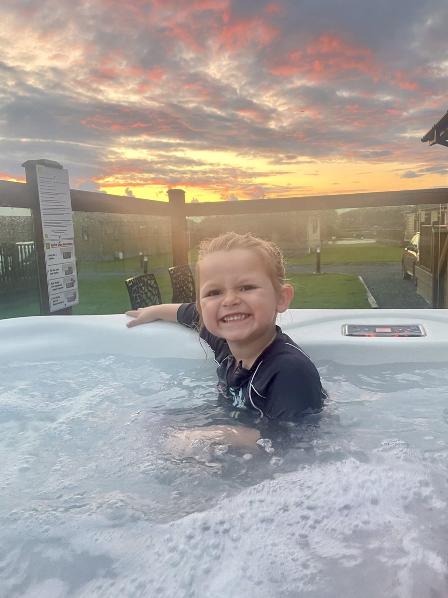 Marie Latham-Jones tweet media