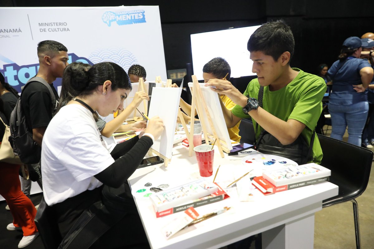 midespanama's tweet photo. El stand de @MiCulturaPma activó la creación e imaginación de los jóvenes con su taller pintando emociones, donde los chicos, con pincel en mano, crearon expresiones artísticas que confirmaron que el talento sobra.
#TransformandoMentes #FestivalJuvenil
#TrabajandoPorPanamá🇵🇦 https://t.co/9K2JLthuB2
