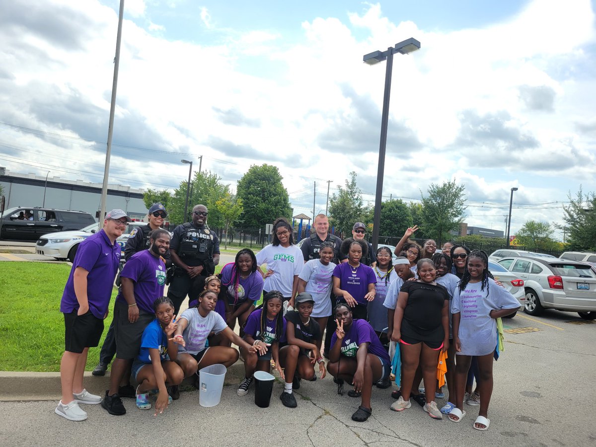 FeliciaGrahamAP's tweet photo. @STEAM_GEMS @LFGJCPS
The Volleyball GEMS had a successful carwash today and had their smiles on display the entire time! 🧽🫧 #onecrown #onesisterhood #crownsup https://t.co/F6GpwjuInP