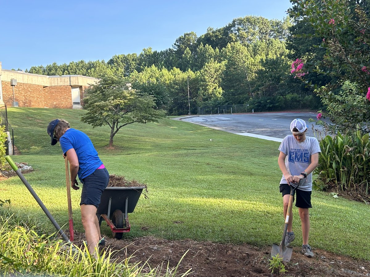 ButlerNneka's tweet photo. Campus cleanup at Griffin Middle school. Thank you parents, teachers and students that help clean up and spruce up some of the flower beds. Thank you PTSA for the cold water and Gatorade and thank you to our school board member  for stopping by. #giffinwildcats https://t.co/wfXJD5KSyB