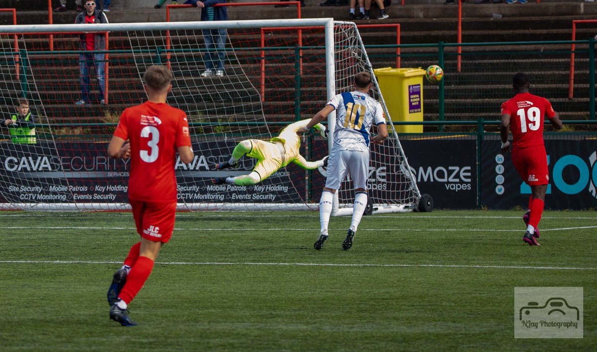 _AJH1999_'s tweet photo. Cleano and a pen save. Saturdays don’t come much better 🙌🏼 🍒 @RedditchUtd 🔴 @SwazTechGK 🧤 https://t.co/MjFuKYcuks